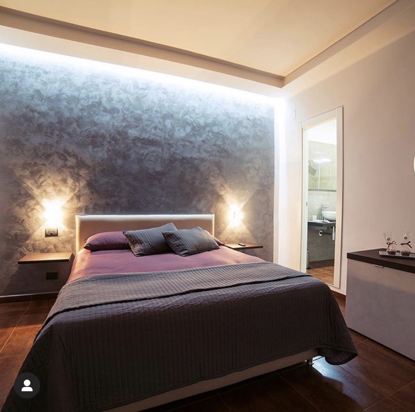 Camera King con letto matrimoniale e accesso al bagno privato